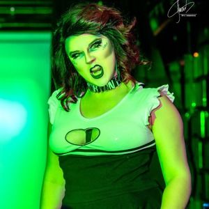 Meet your Posher, Iona